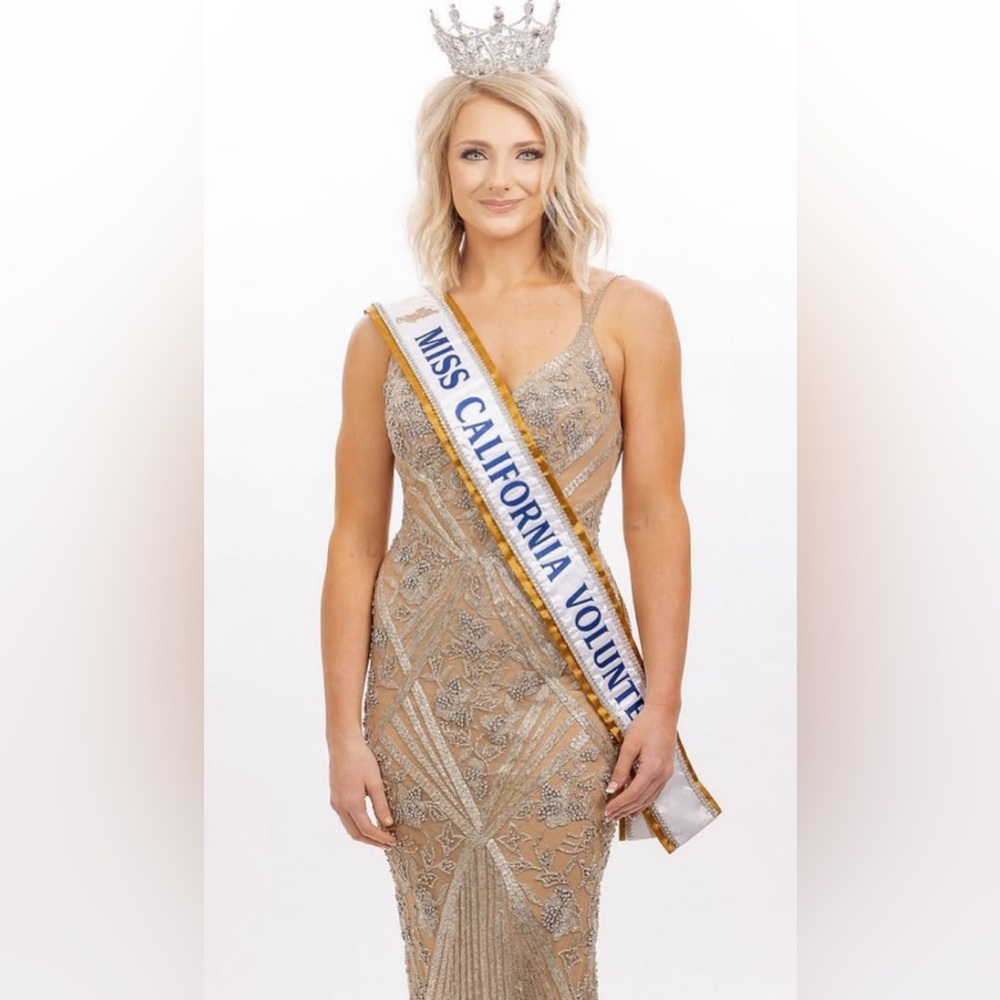 Sherri Hill Gold Sequin Prom/Pageant Dress